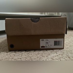 UGG Tasmans Chesnut W:size 7 M:size 6